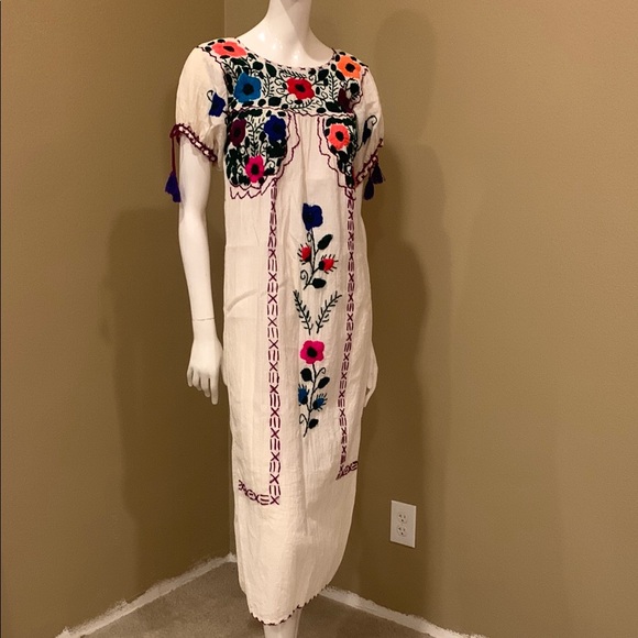 Dresses & Skirts - Mexican Embroidered Floral White Dress Unsized Fits XS Petite